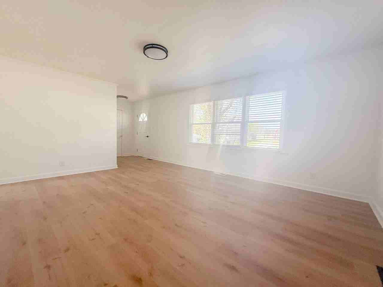 125 Woodland St - Photo 4 of 26