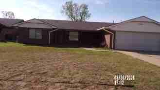 211 Sw Crystal Hills Dr - Photo 1 of 1