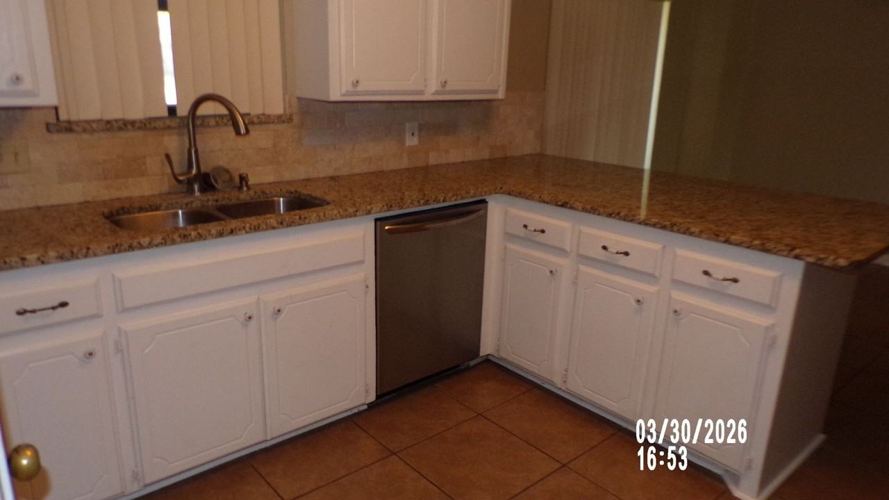 211 Sw Crystal Hills Dr - Photo 7 of 28