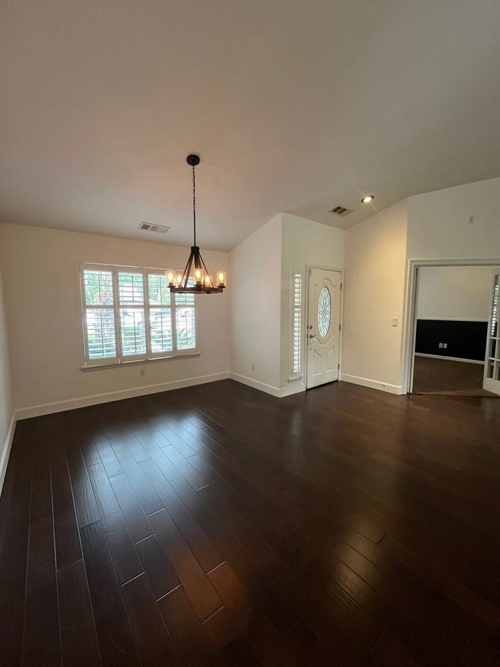 1326 S Laguna St - Photo 4 of 40