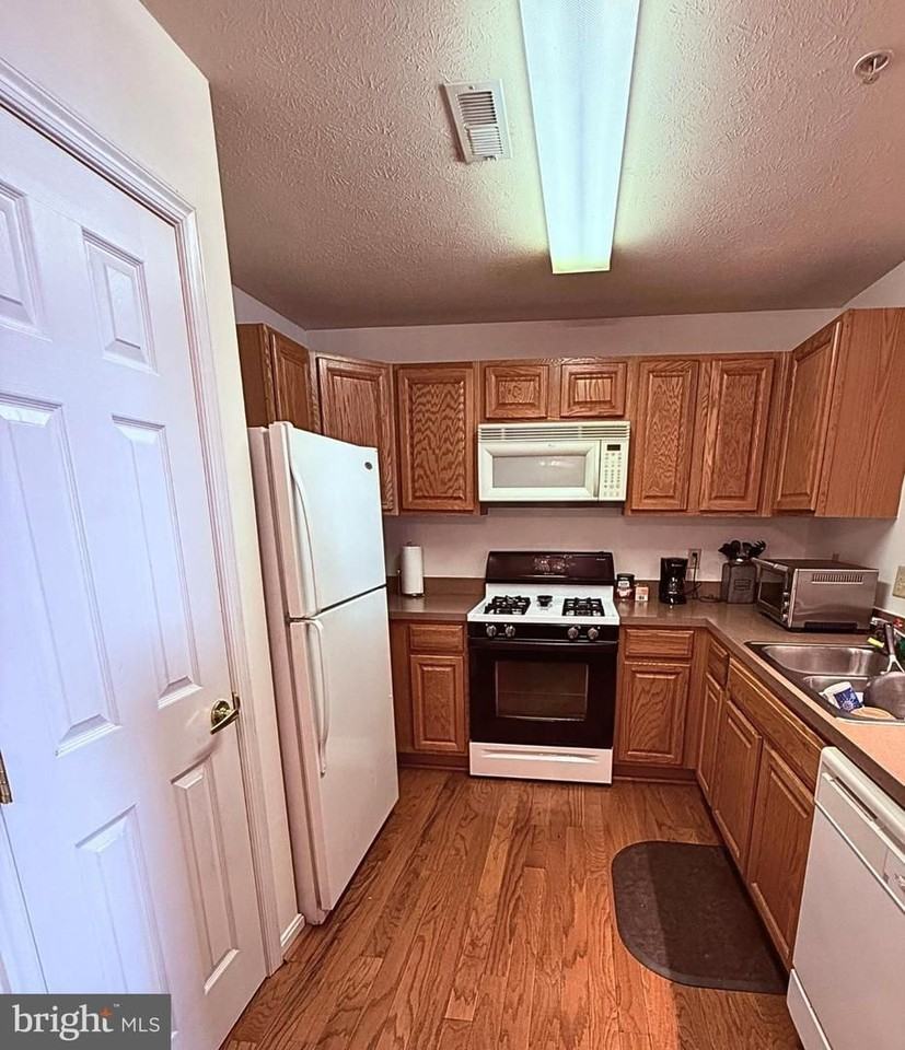 45221 Westmeath Way #E12 - Photo 4 of 13