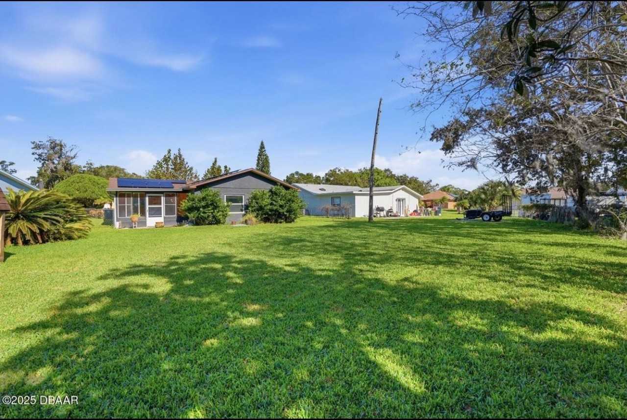 932 Lora St - Photo 3 of 21