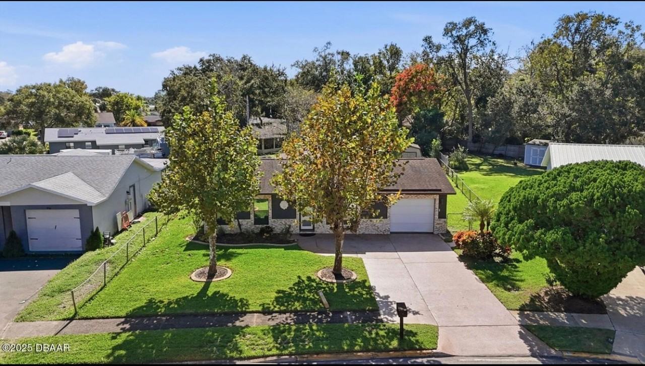 932 Lora St - Photo 4 of 21