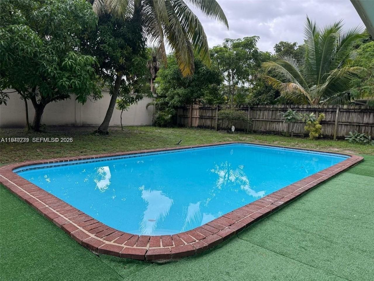 370 Nw 43rd Ave - Photo 2 of 15
