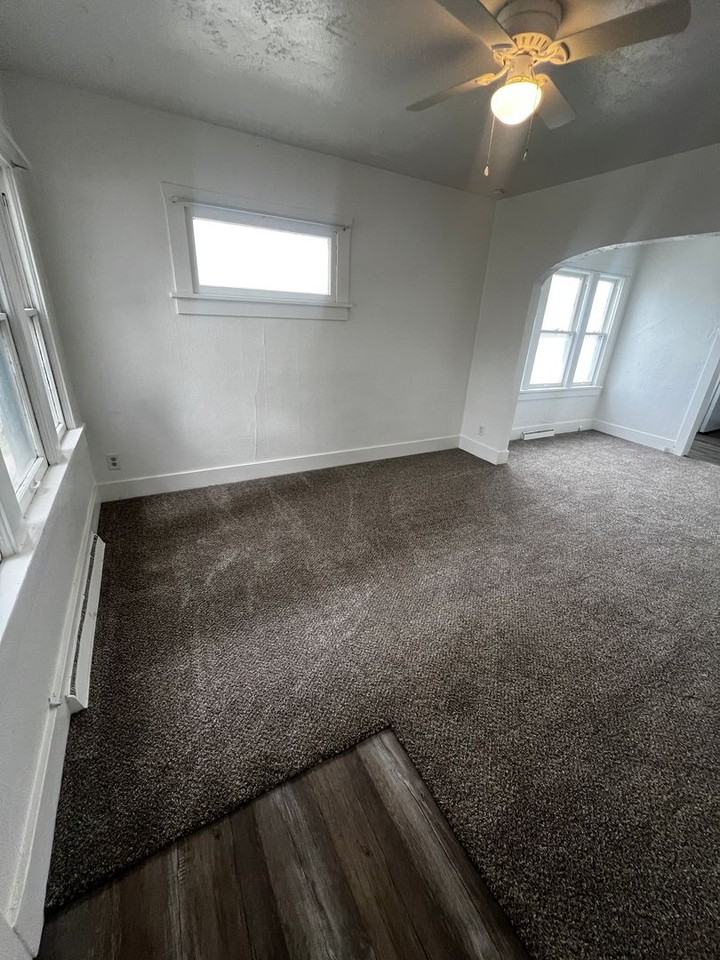 454 N 7th Ave - Photo 2 of 10