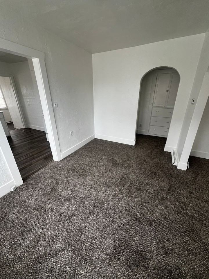 454 N 7th Ave - Photo 4 of 10