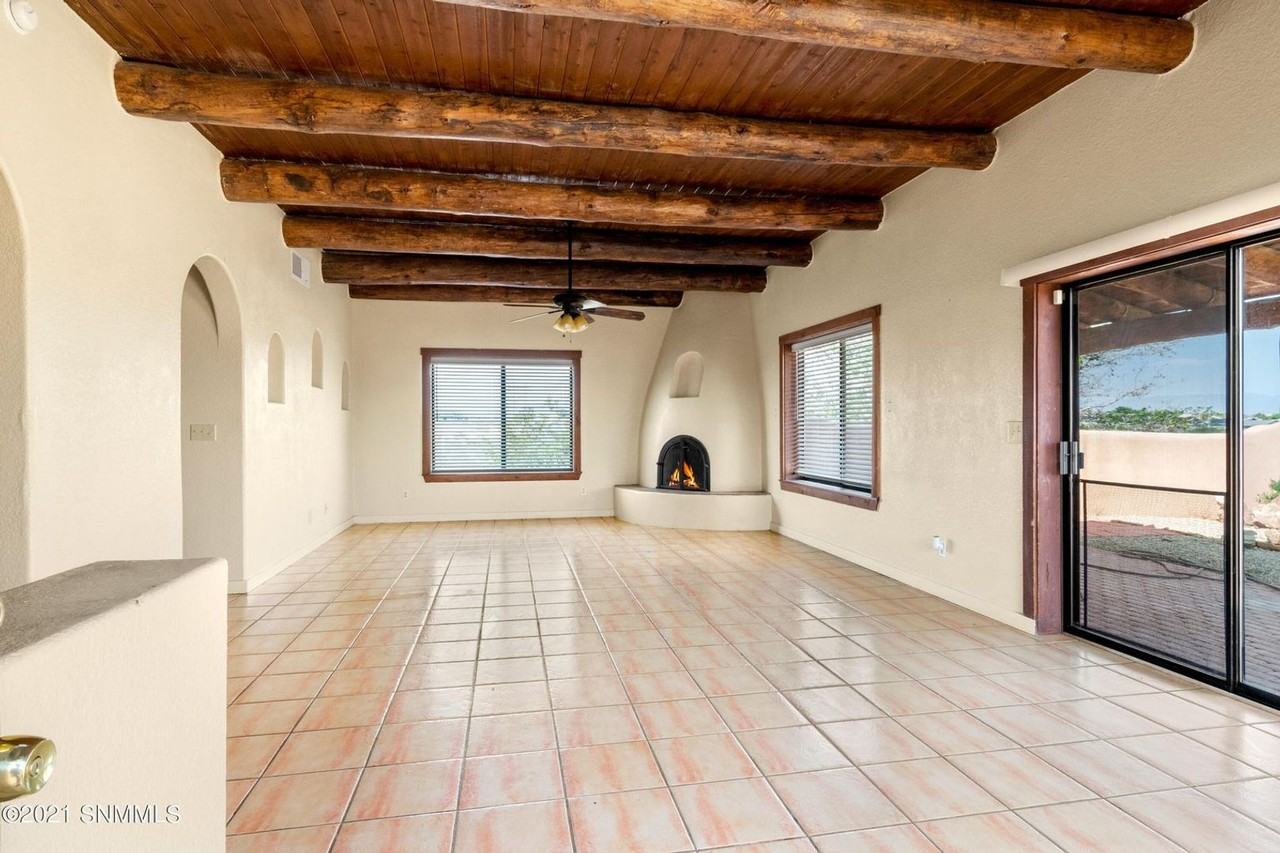 3350 Longview Ln - Photo 2 of 9