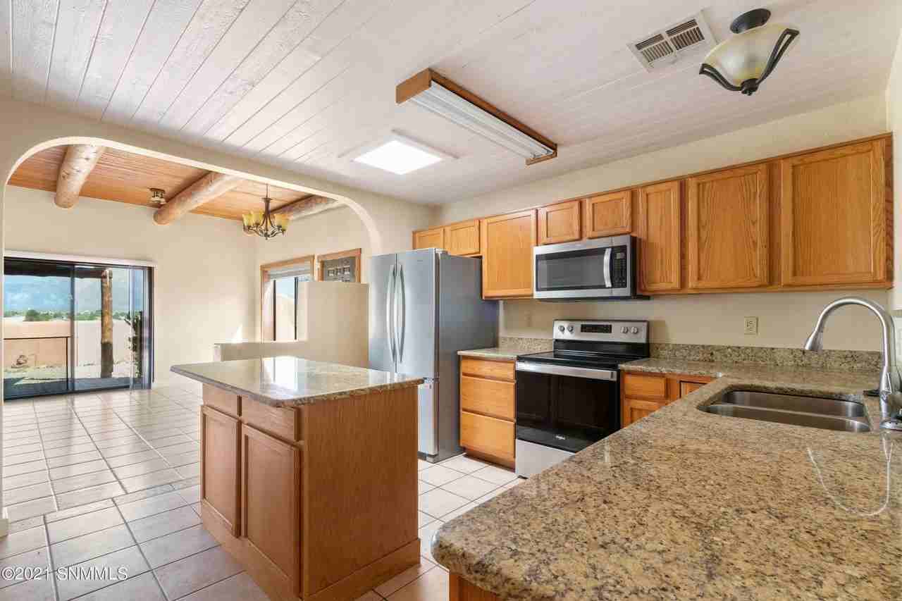 3350 Longview Ln - Photo 3 of 9