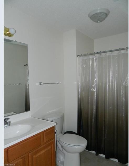 819 Belmont Dr - Photo 2 of 16