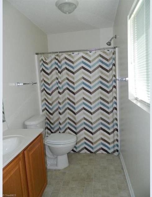 819 Belmont Dr - Photo 4 of 16