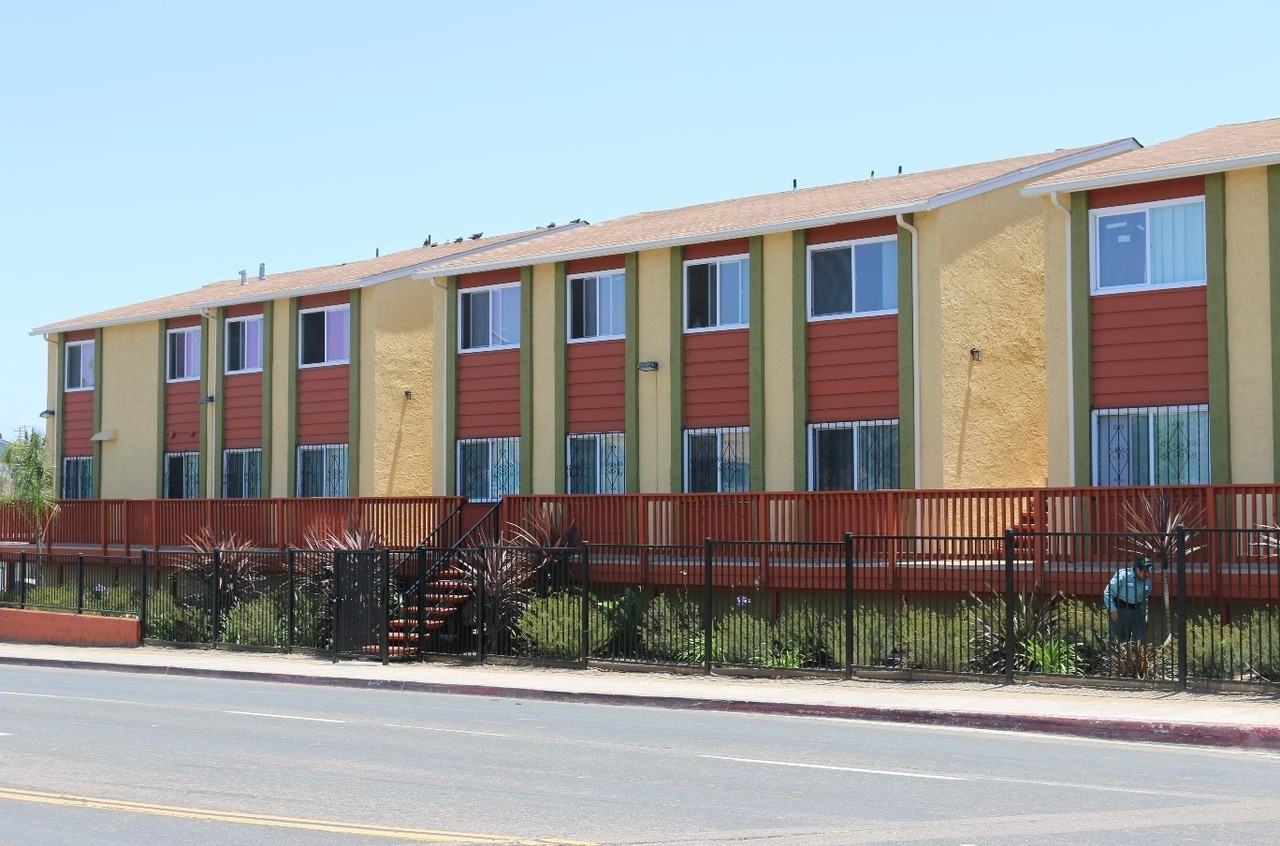 Imperial Manor - Photo 2 of 9