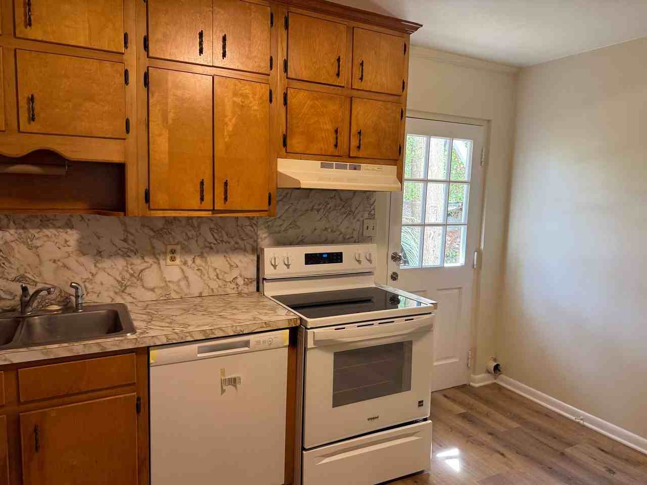 1503 Valley Rd - Photo 2 of 10