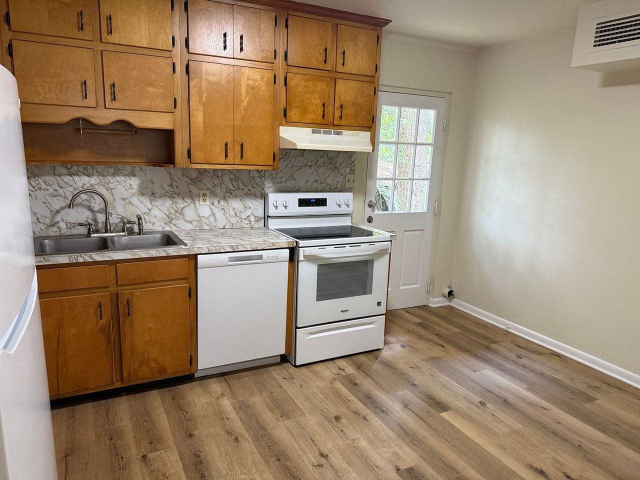 1503 Valley Rd - Photo 3 of 10