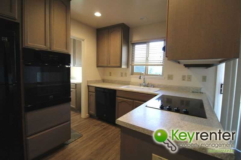 2308 Rogue River Dr - Photo 7 of 32