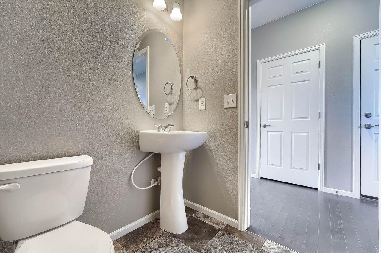 1632 Clarendon Dr - Photo 2 of 50