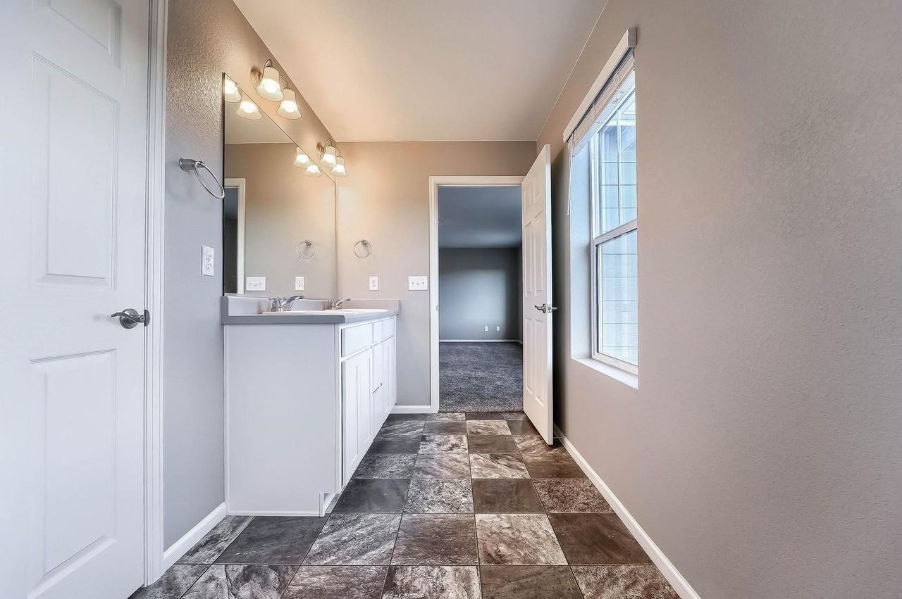 1632 Clarendon Dr - Photo 6 of 50