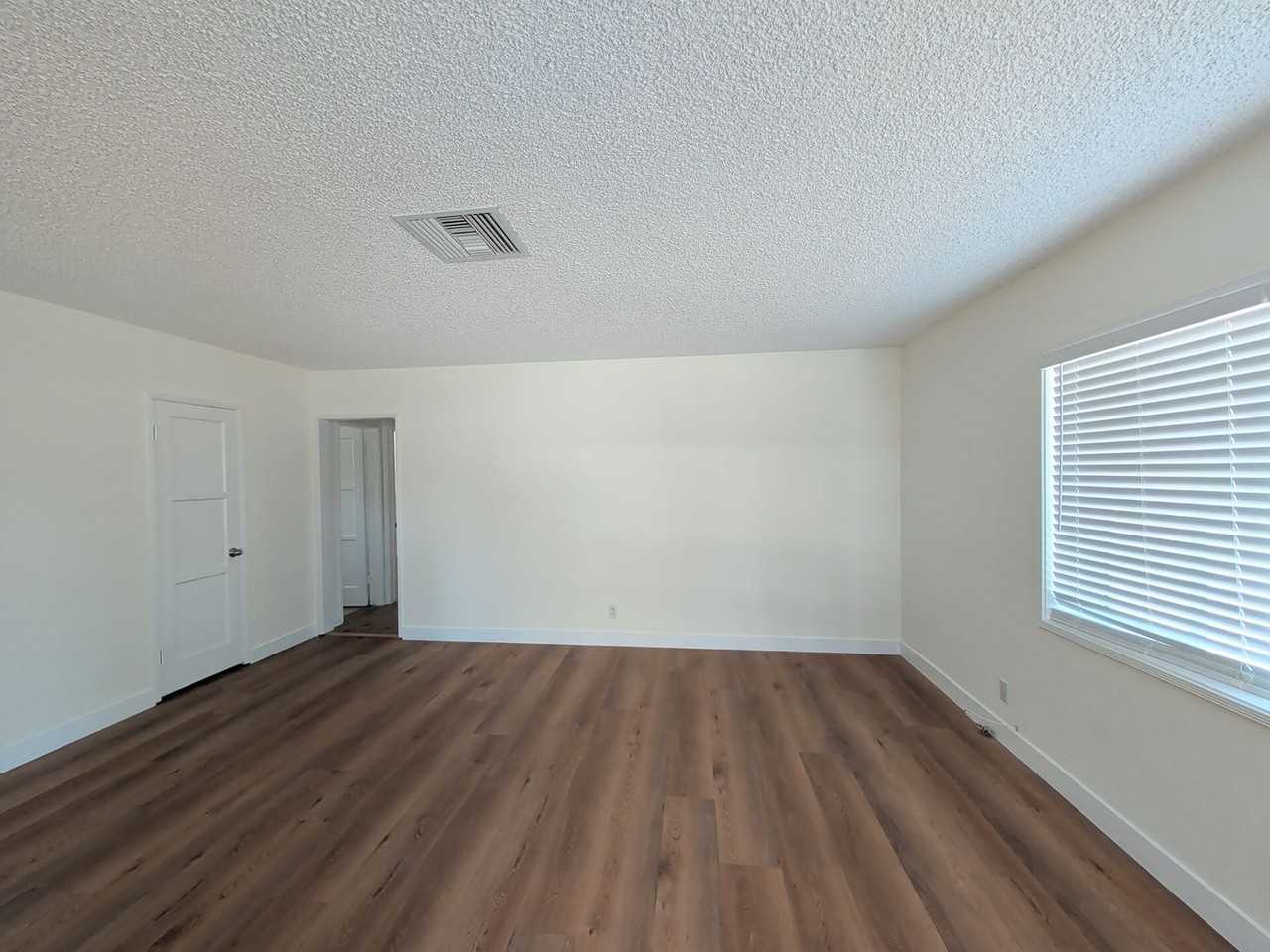 7758 N Glenoaks Blvd - Photo 6 of 30