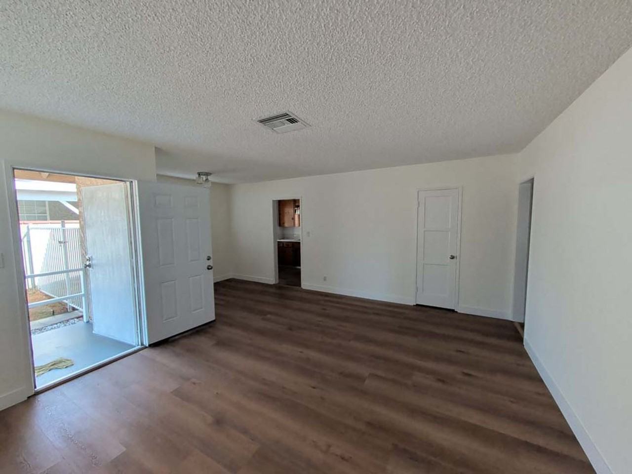 7758 N Glenoaks Blvd - Photo 7 of 30