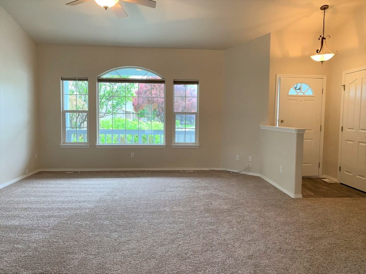 332 S Cobblestone Way - Photo 5 of 30