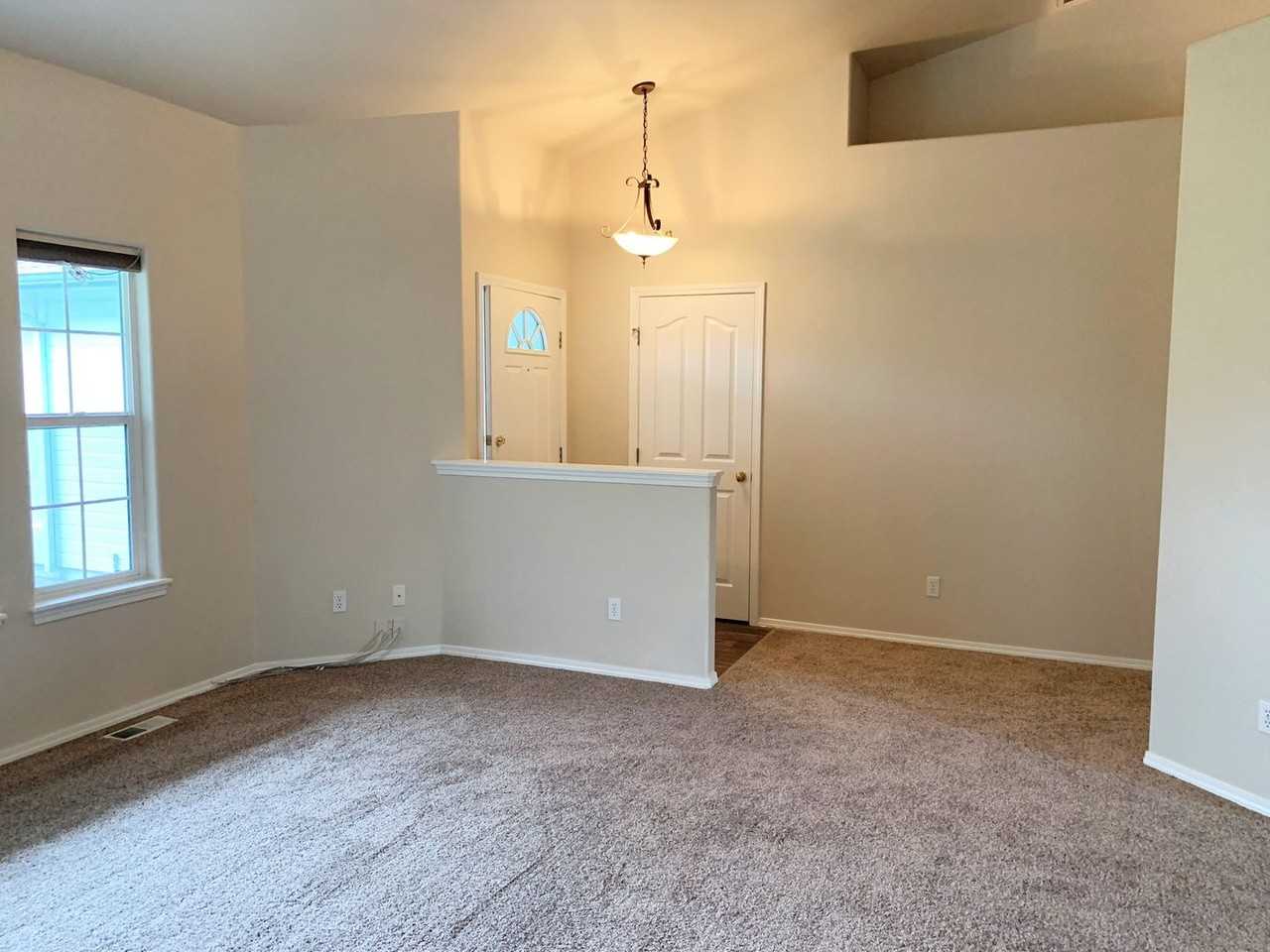 332 S Cobblestone Way - Photo 6 of 30