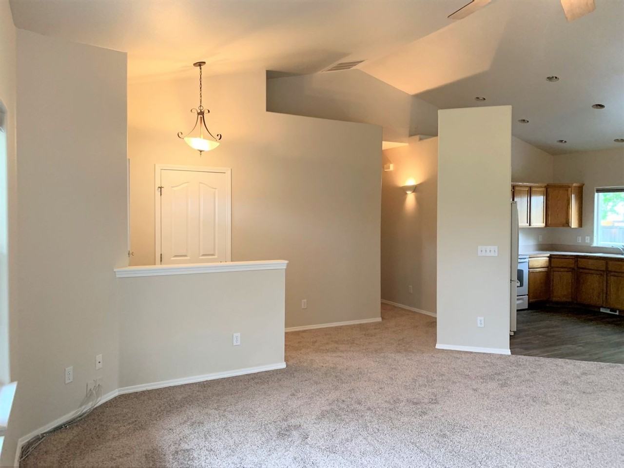 332 S Cobblestone Way - Photo 7 of 30