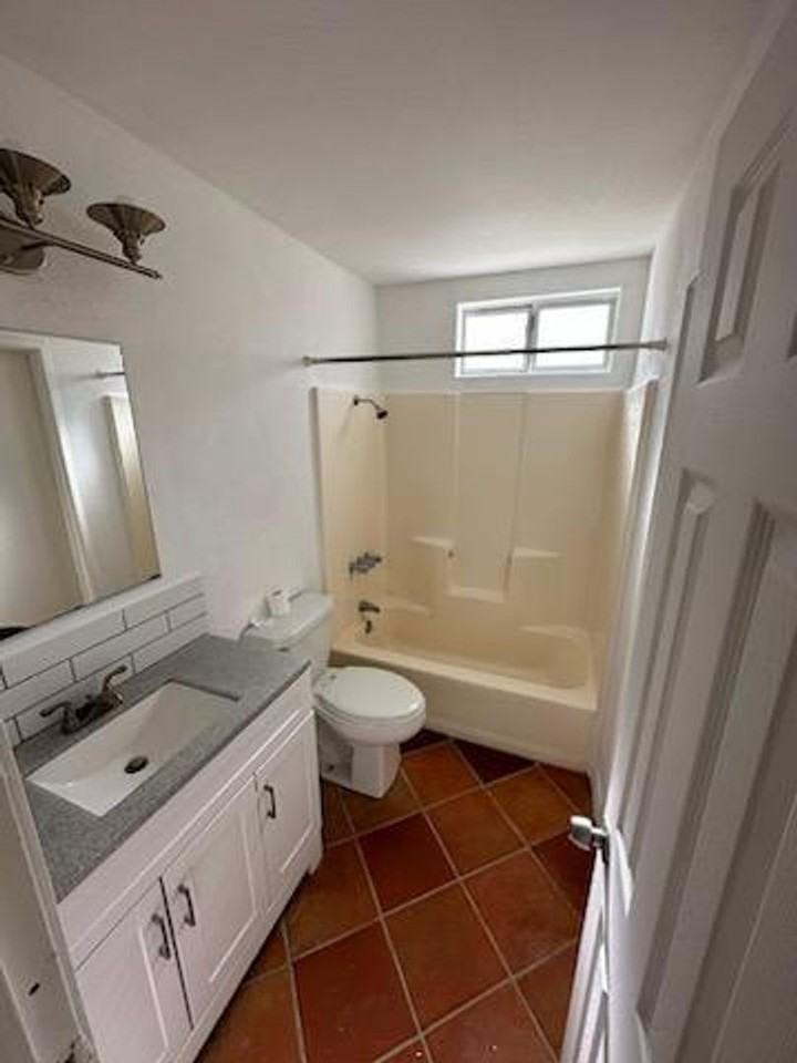 6870 Alpine Ave - Photo 3 of 8