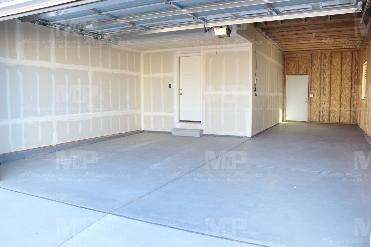 2245 Adobe Dr - Photo 5 of 14