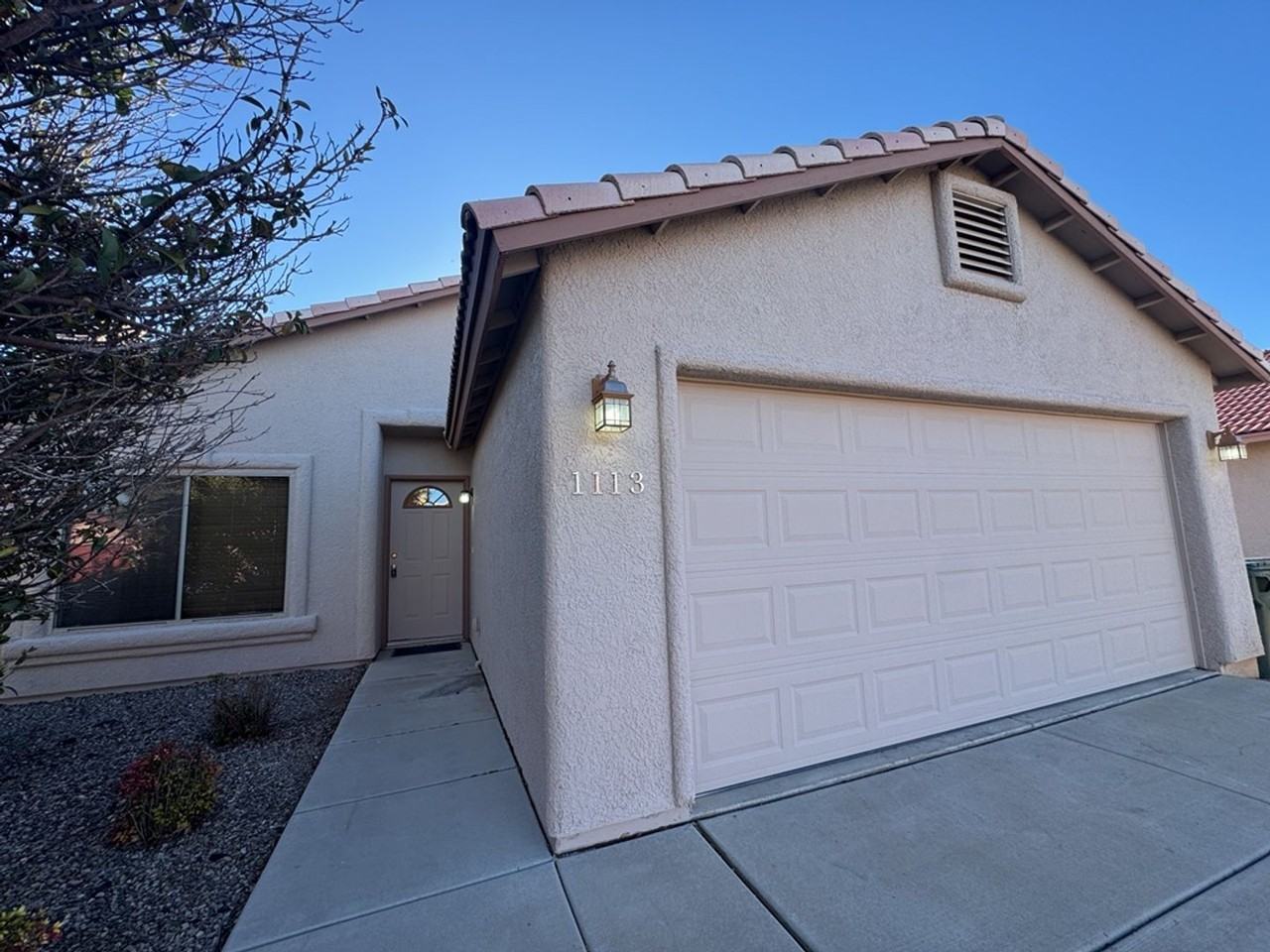 1113 San Jacinto Dr - Photo 4 of 22