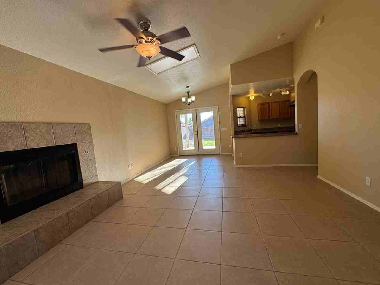 1113 San Jacinto Dr - Photo 5 of 22