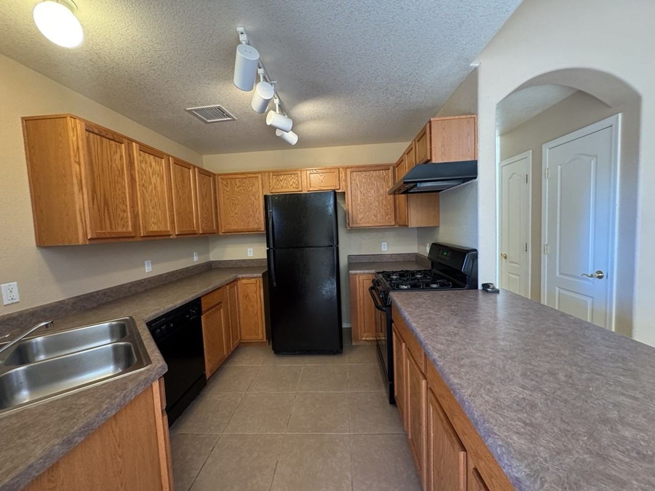 1113 San Jacinto Dr - Photo 7 of 22