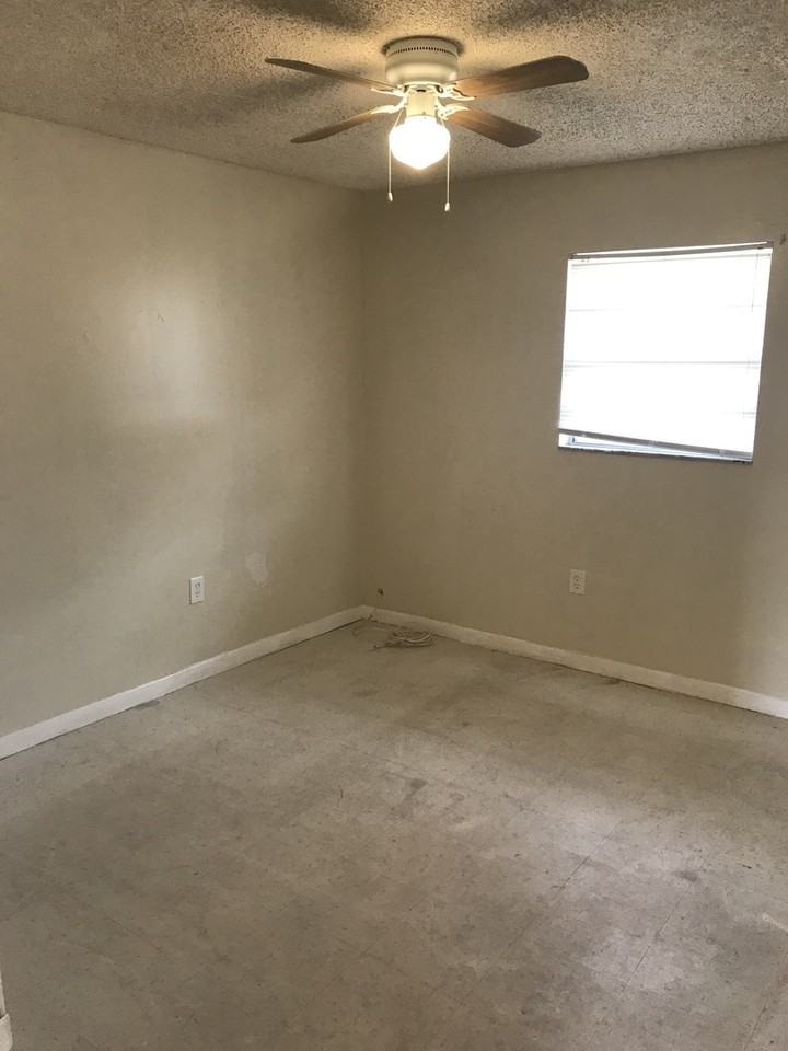 210 Ne 35th Ct - Photo 7 of 11