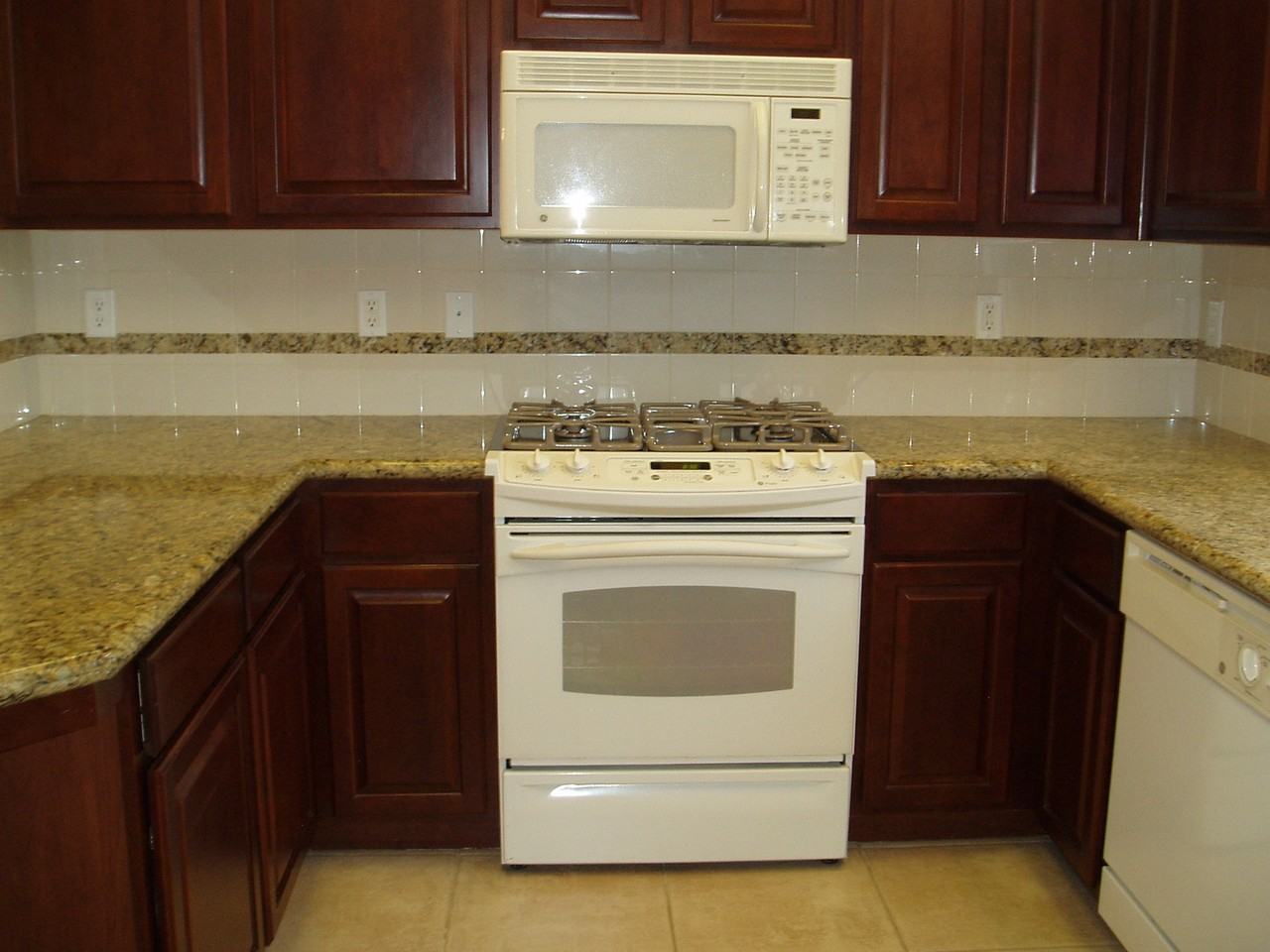 626 W Lisbon Ln - Photo 5 of 6