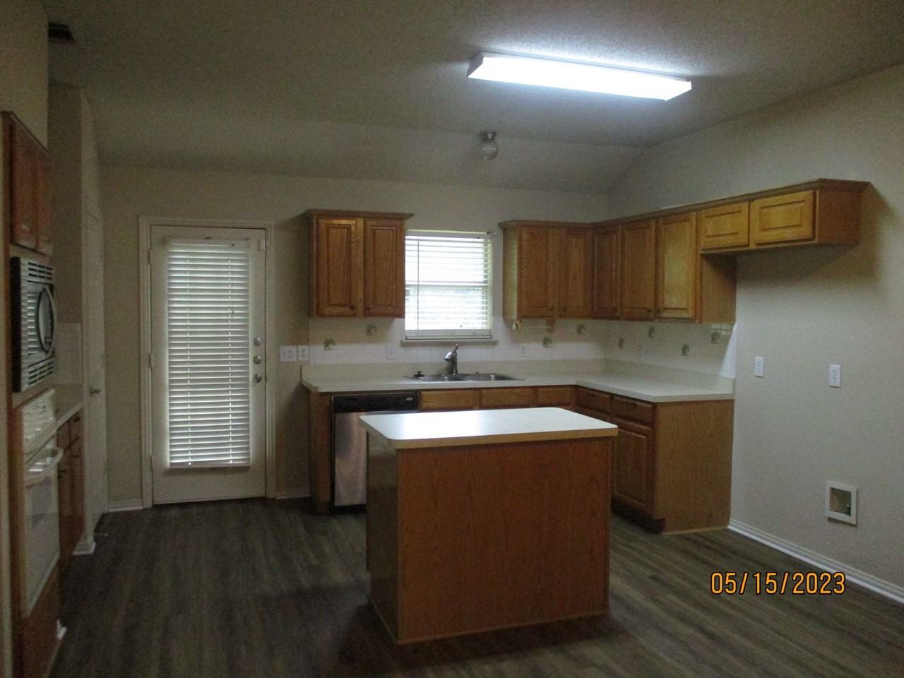 5900 Silverpoint Ct - Photo 3 of 22