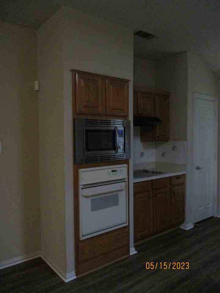 5900 Silverpoint Ct - Photo 4 of 22