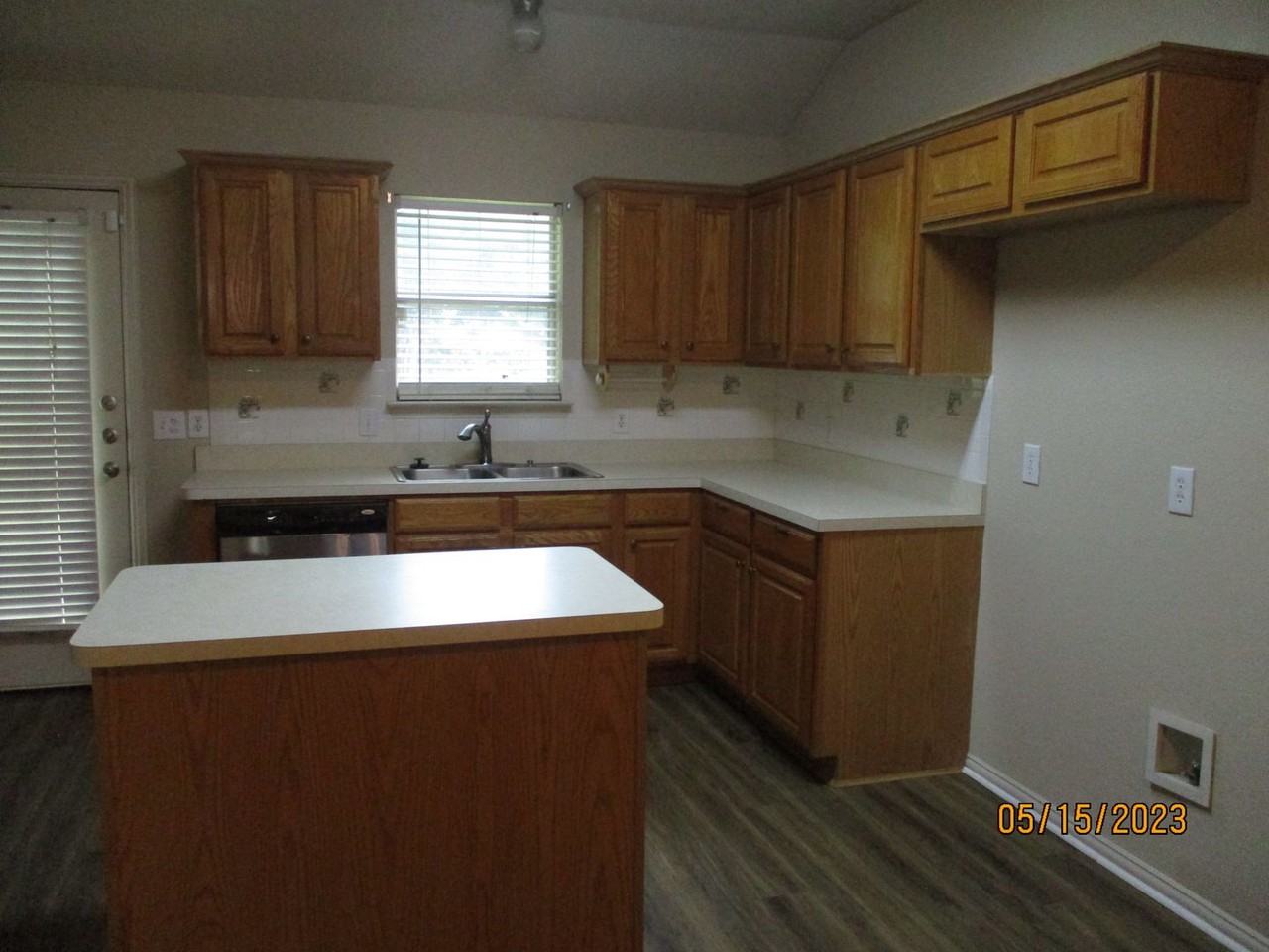 5900 Silverpoint Ct - Photo 6 of 22