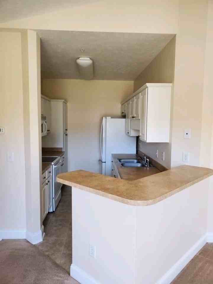 674 Algonquin Dr ## 2h - Photo 2 of 11