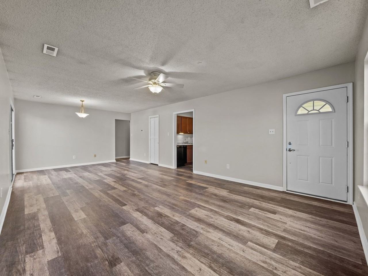 3117 Belmont Ct - Photo 3 of 25