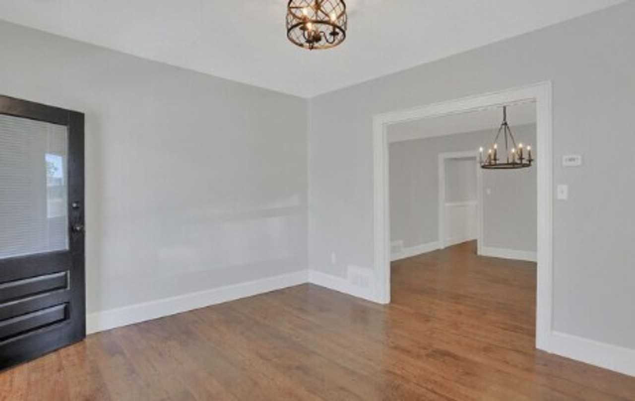 869 1/2 York St - Photo 2 of 19