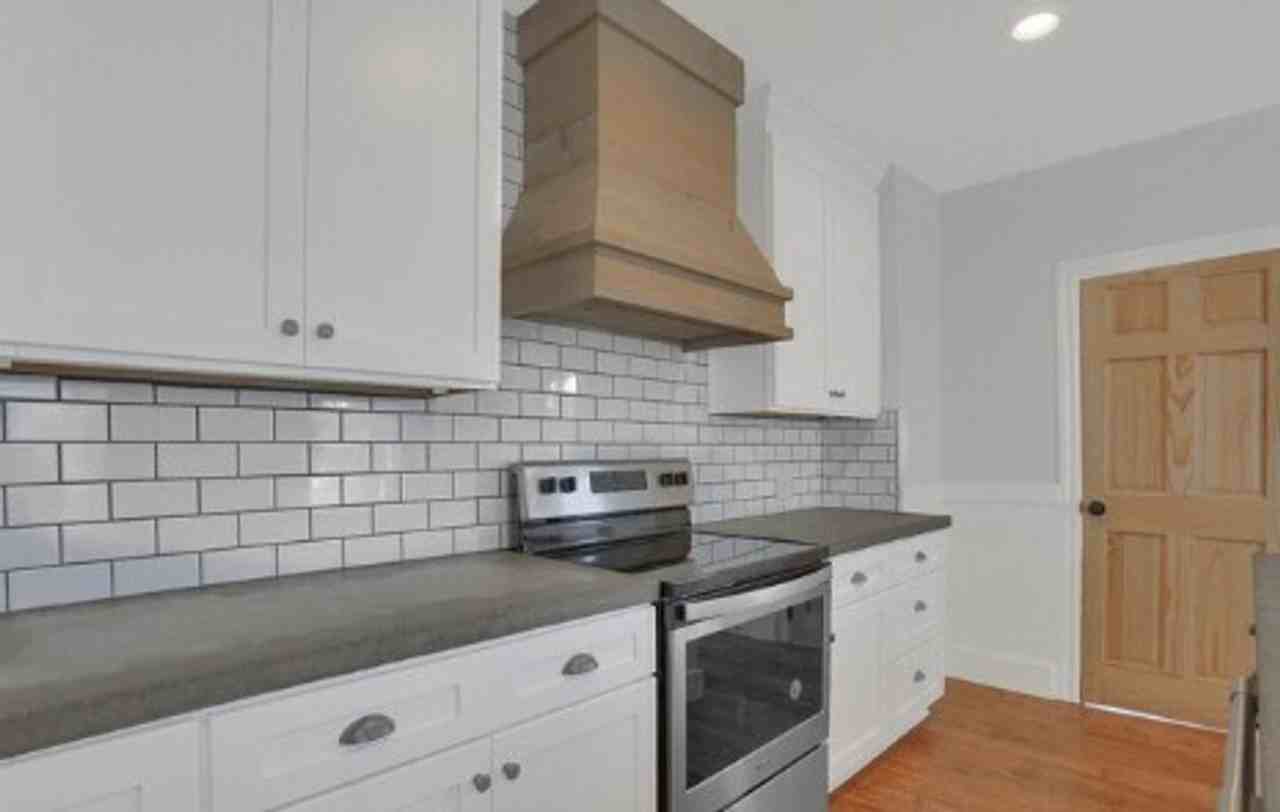 869 1/2 York St - Photo 6 of 19