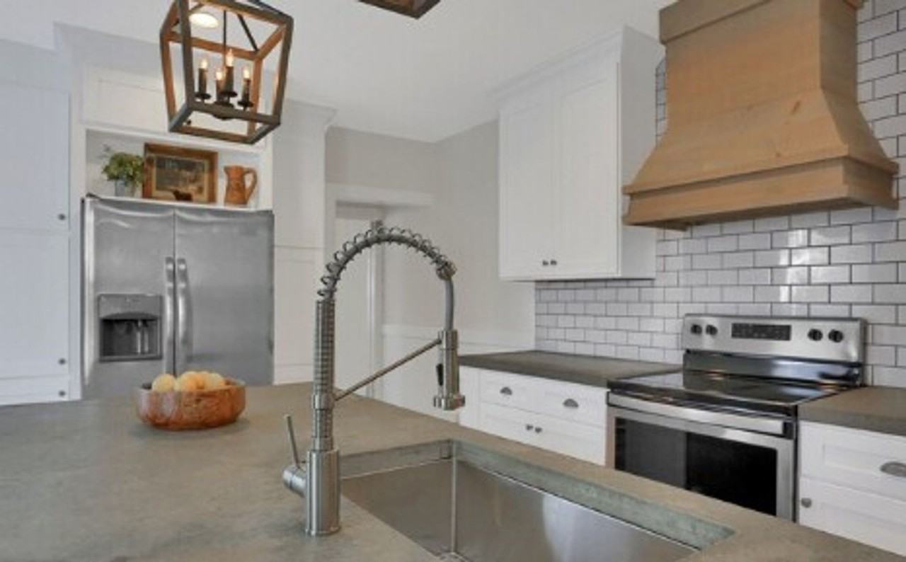 869 1/2 York St - Photo 7 of 19