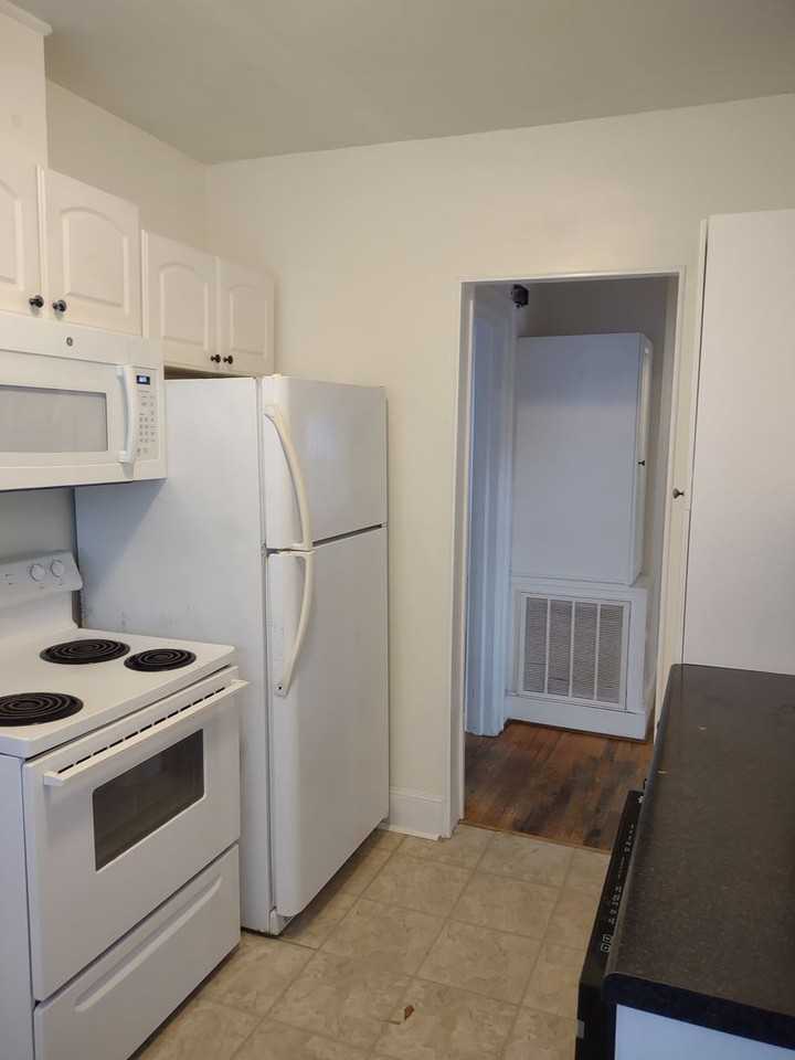 605 S Waccamaw Ave - Photo 2 of 23