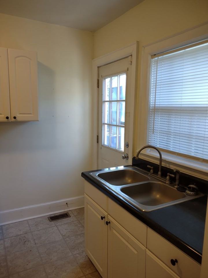 605 S Waccamaw Ave - Photo 4 of 23