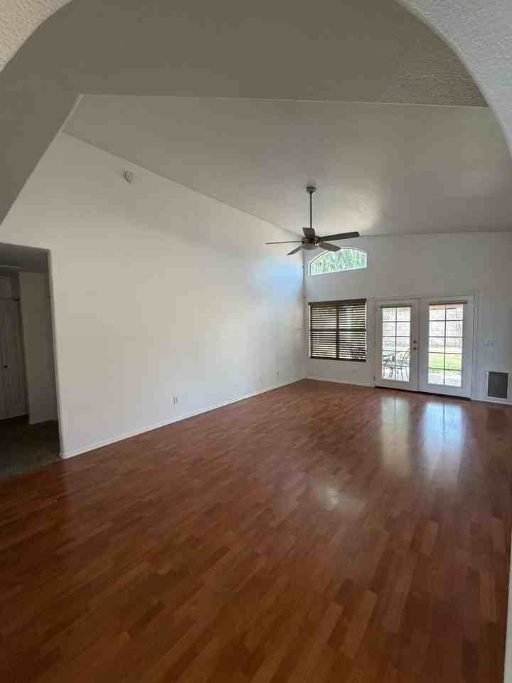 2322 E Willow Wick Rd - Photo 3 of 25