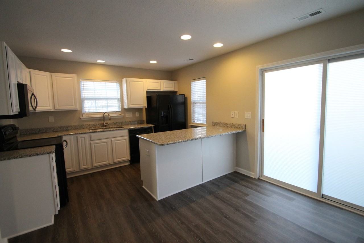 8065 Kennet Ln - Photo 3 of 22