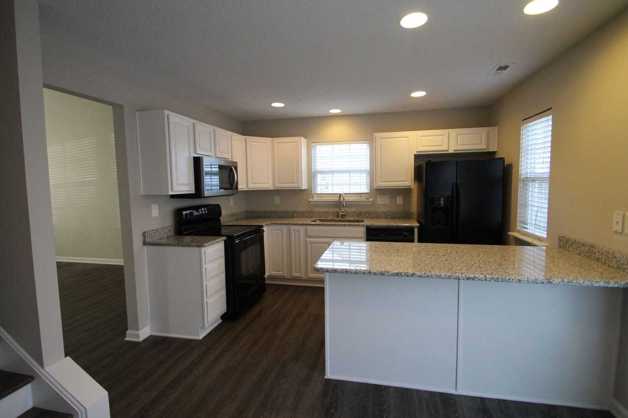 8065 Kennet Ln - Photo 5 of 22