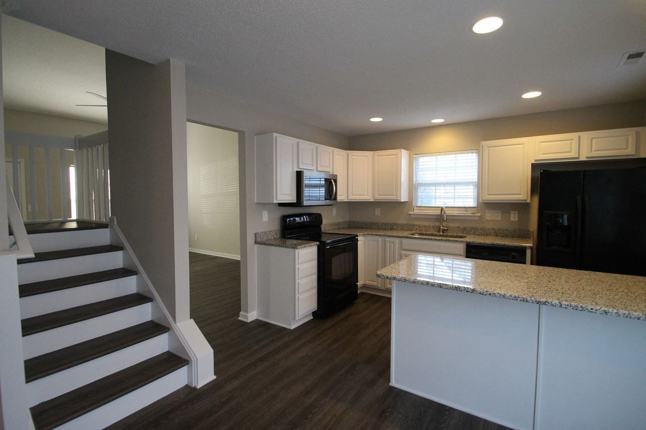 8065 Kennet Ln - Photo 6 of 22