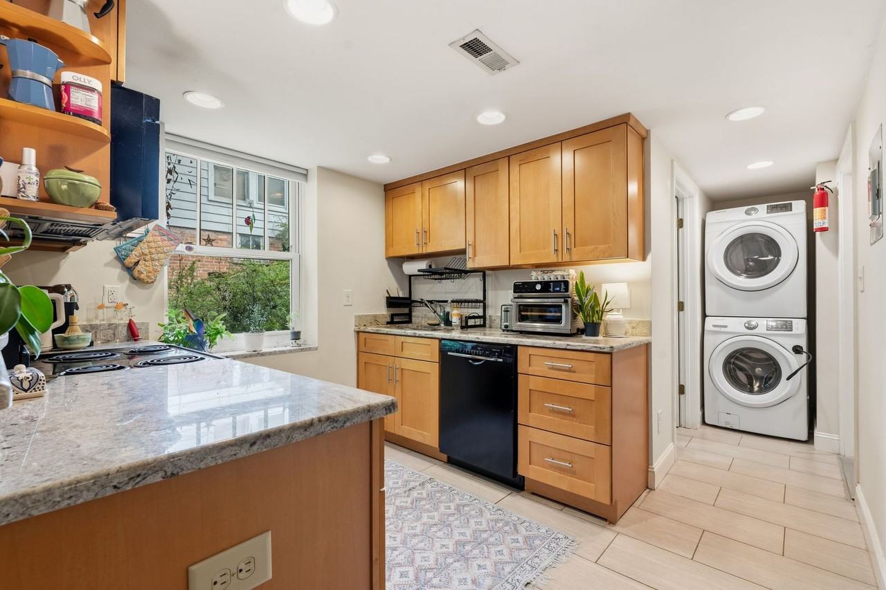 1212 Vickers Ave - Photo 3 of 20