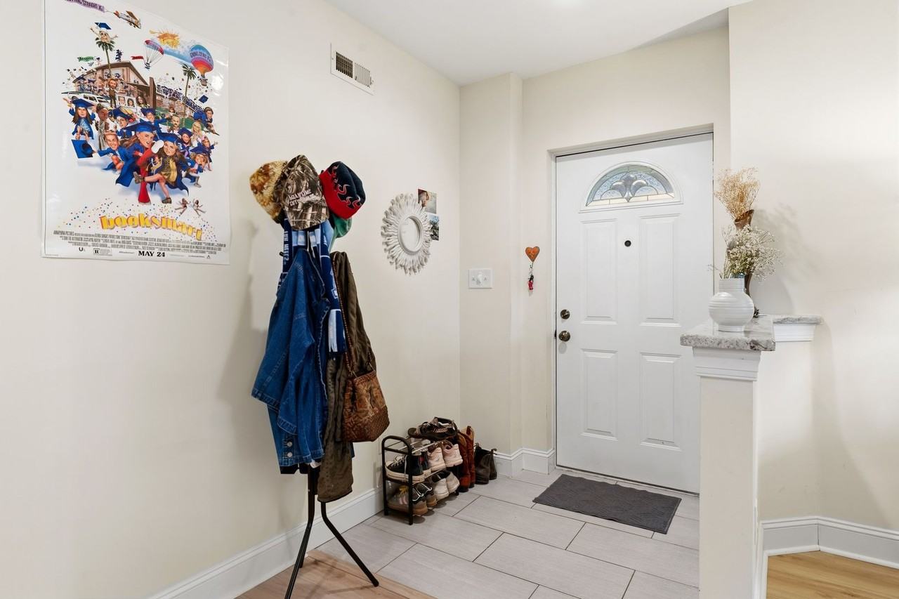 1212 Vickers Ave - Photo 5 of 20