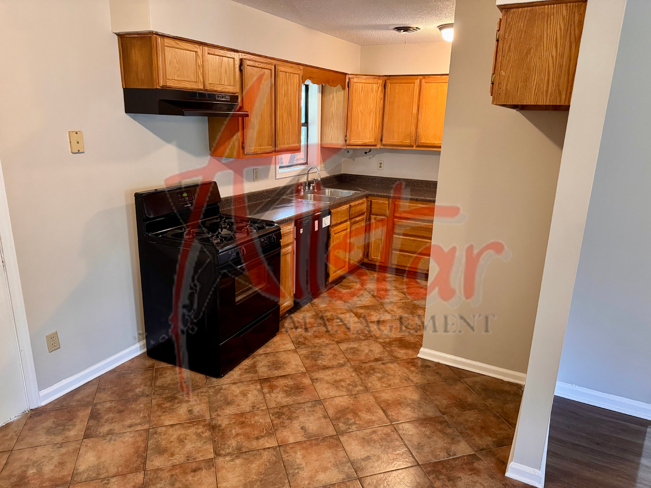 1580 Gilford Cv E - Photo 3 of 15