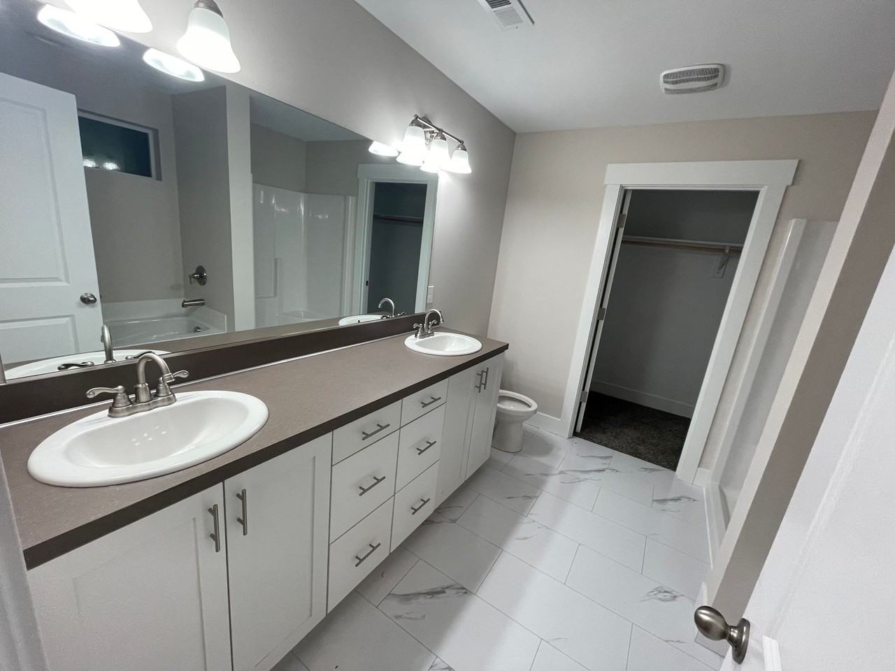 1401 Hardcastle Ave - Photo 3 of 13